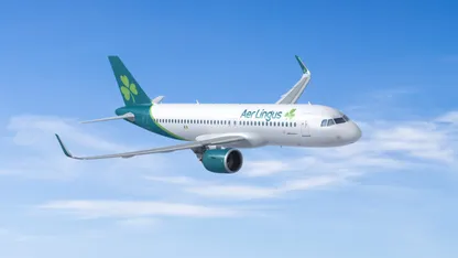 Aer Lingus plane flying in the sky with blue sky and clouds