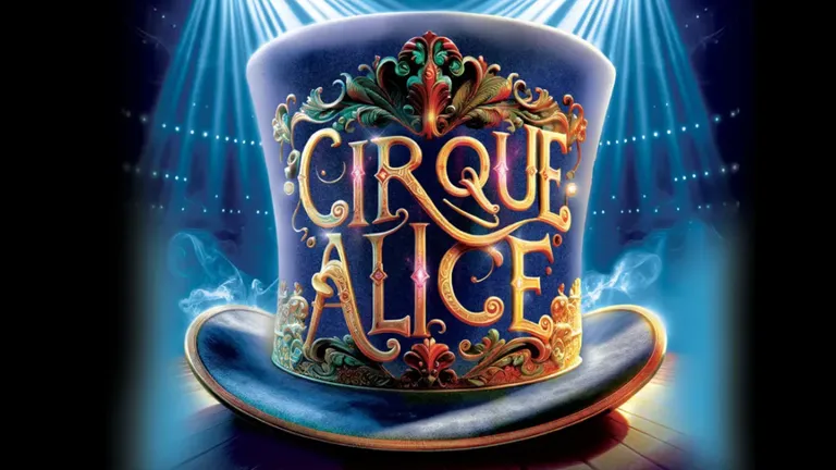 Top hat with ornate decoration and the text “CIRQUE ALICE”, illuminated by blue spotlights.